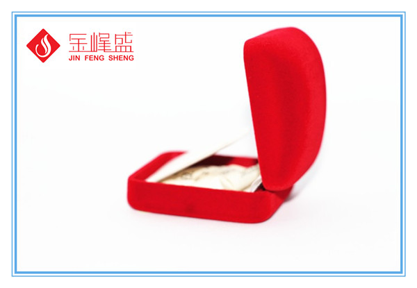 紅色植絨首飾盒 紅色植絨首飾盒