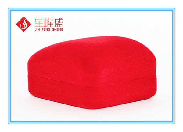 紅色植絨首飾盒 紅色植絨首飾盒